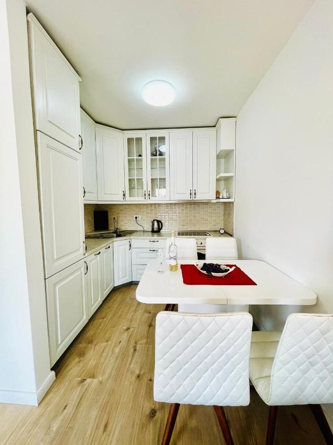 4 Llullat - City Center Apartment Pristina Eksteriør bilde